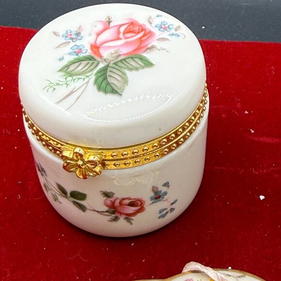 2 trinket boxes and one porcelain hat decor - Picture 4 of 6